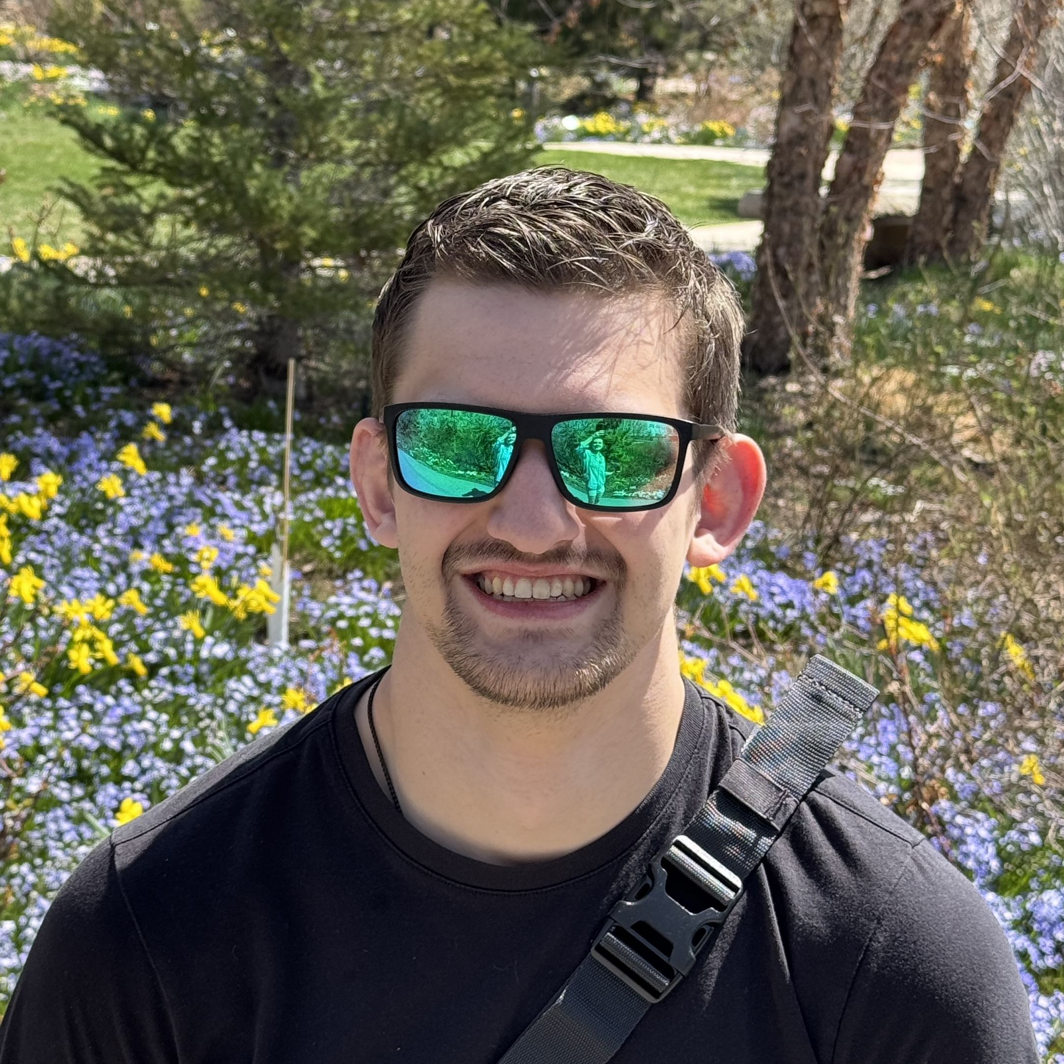 A face shot picture of Alex.